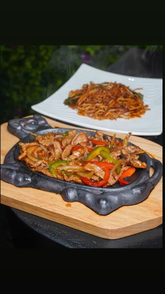 Boeuf Sauté Sur Plateau Chauffant